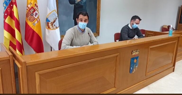 Presupuestos generales. El Alcalde de Torrevieja, Eduardo Dolón junto al concejal de Economía y Hacienda, Domingo Paredes, hablan en rueda de prensa.
