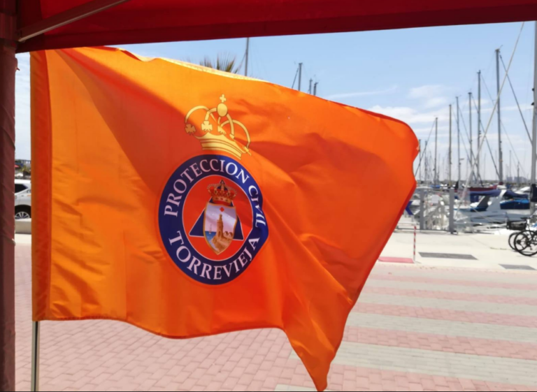 EL DOMINGO SE CELEBRA EN LA PLAZA DE LA CONSTITUCIÓN EL ACTO DE HOMENAJE A LA AGRUPACIÓN DE PROTECCIÓN CIVIL TORREVIEJA