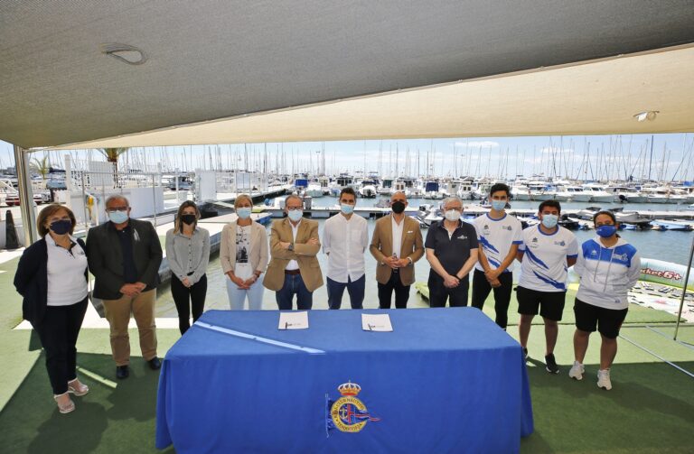 EL REAL CLUB NÁUTICO TORREVIEJA Y EL I.E.S. MARE NOSTRUM FIRMAN UN ACUERDO MUTUO DE COLABORACIÓN