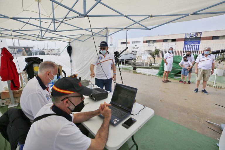 DESDE EL SUBMARINO S-61 DELFÍN LOS RADIOAFICIONADOS CONTACTARON CON EUROPA, TURQUÍA Y RUSIA