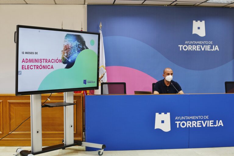 PRIMER ANIVERSARIO DE LA IMPLANTACIÓN DE LA ADMINISTRACIÓN ELECTRÓNICA EN EL AYUNTAMIENTO DE TORREVIEJA