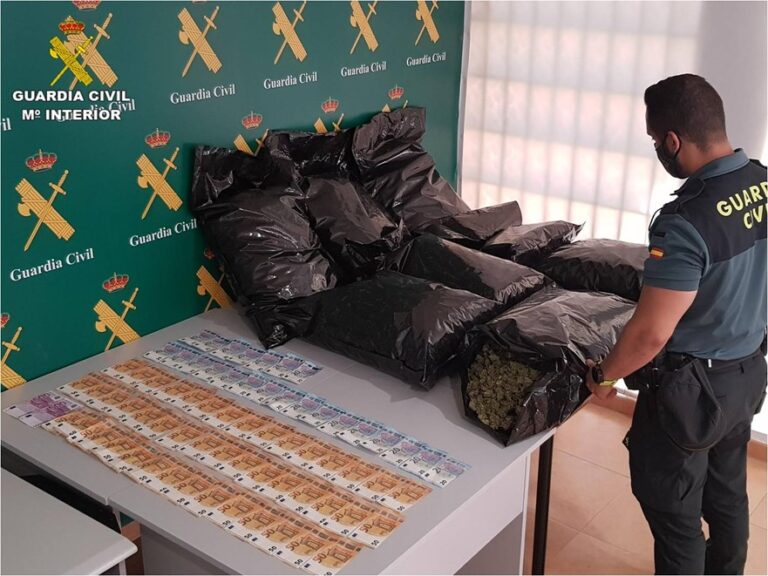 DETENIDO POR TRANSPORTAR 23Kg DE MARIHUANA