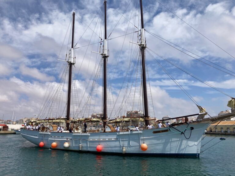 MÁS DE 3.000 PERSONAS VISITAN EL PAILEBOTE PASCUAL FLORES EN LOS CINCO DÍAS QUE HA ESTADO ATRACADO EN EL PUERTO DE TORREVIEJA