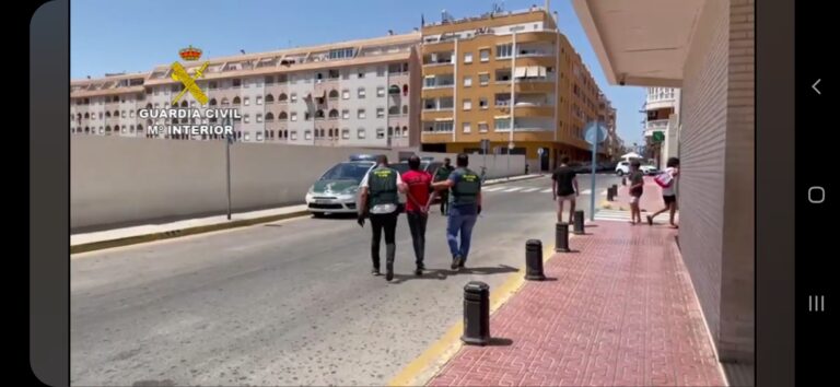 La Guardia Civil detiene en Torrevieja a un hombre que estuvo cerca de causar la muerte de otro por desavenencias económicas