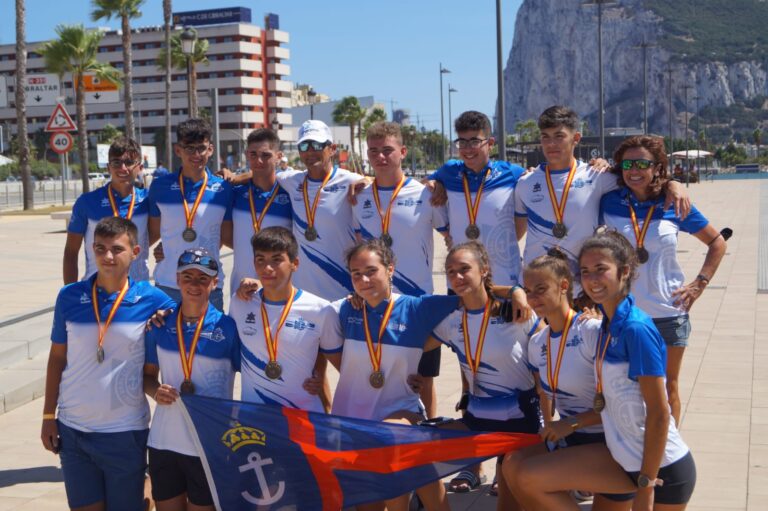 EL RCN TORREVIEJA SE HACE CON EL MEDALLERO EN EL 7º CAMPEONATO DE ESPAÑA DE REMO DE MAR CON SEIS OROS Y UN BROCE