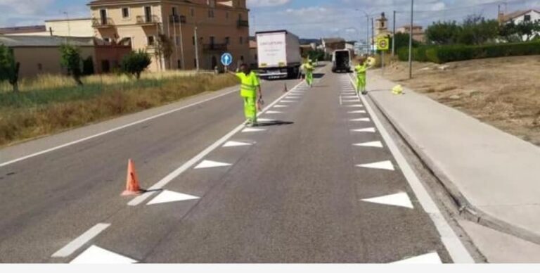 ¿Qué significan las nuevas señales de tráfico pintadas en las carreteras?