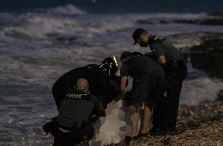 Hallan el cuerpo sin vida de la persona desaparecida este jueves en aguas torrevejenses