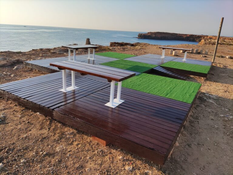 CONTINÚAN LOS TRABAJOS DE RESTAURACIÓN EN LAS ZONAS DE DESCANSO DE LAS CALAS DE TORREVIEJA