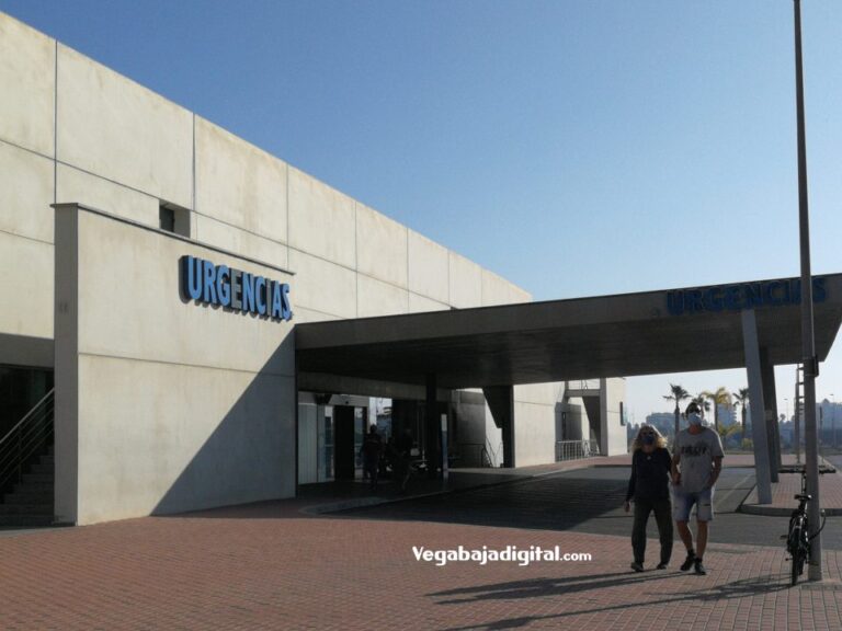 Asistido un hombre semiahogado en Torrevieja y otro que fue a auxiliarle