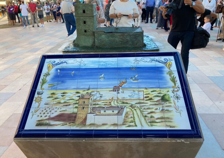 INAUGURADO EL MONOLITO SOBRE LA RECREACIÓN DEL CORTIJO Y TORRE DE LA MATA
