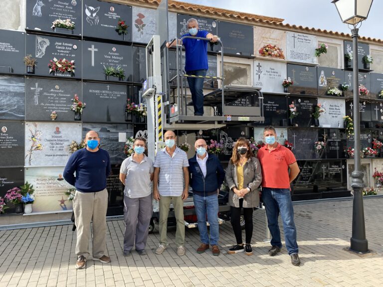 EL AYUNTAMIENTO ADQUIERE UNA PLATAFORMA ELEVADORA DE FÉRETROS PARA EL CEMENTERIO MUNICIPAL DE TORREVIEJA