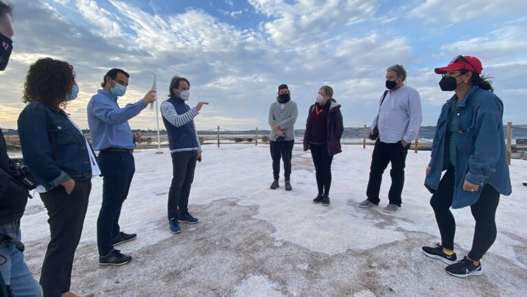 UN GRUPO DE LOCALIZADORES DE PRODUCCIONES CINEMATOGRÁFICAS VISITA LAS SALINAS DE TORREVIEJA