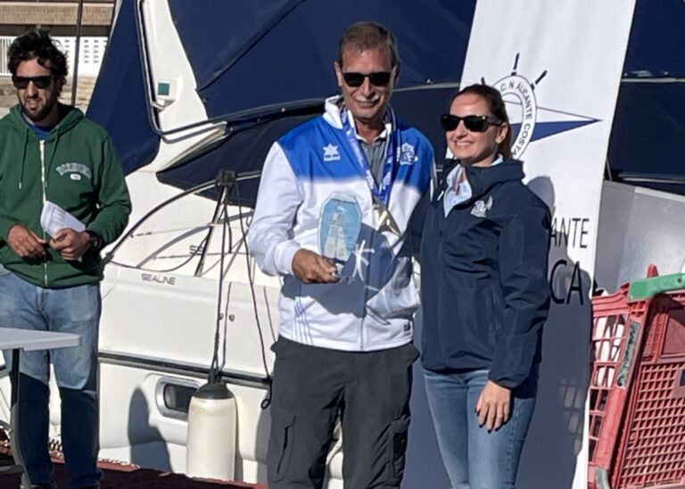 Guillermo Beltrí consigue el Oro y Ginés Romero el Bronce en el Trofeo «Club Náutico Alicante Costa Blanca» campeonato Autonómico de la Clase IOM