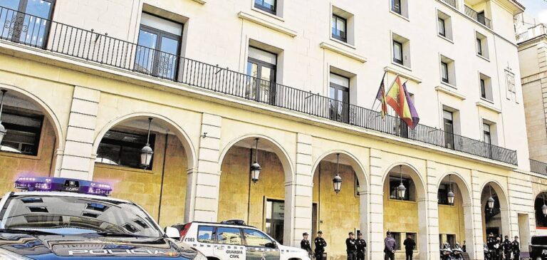 Condenado a diecisiete años de cárcel por acabar con la vida de la pareja de su madre