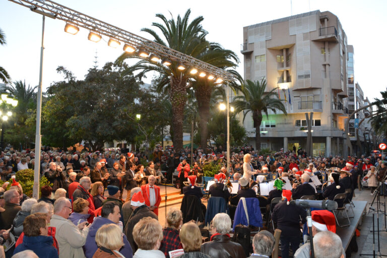 HOY SE CELEBRA LA XIX EDICIÓN DEL CONCIERTO DE VILLANCICOS DE RESIDENTES INTERNACIONALES EN LA PLAZA DE LA CONSTITUCIÓN