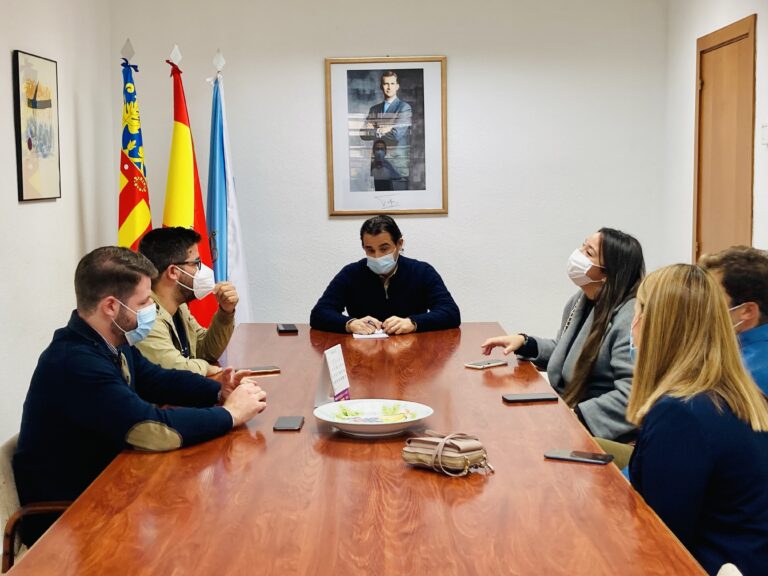 EL ALCALDE DE TORREVIEJA SE REÚNE CON EL COMITÉ DE EMPRESA DEL HOSPITAL PARA CONOCER DE PRIMERA MANO LOS PROBLEMAS ASISTENCIALES QUE DENUNCIAN