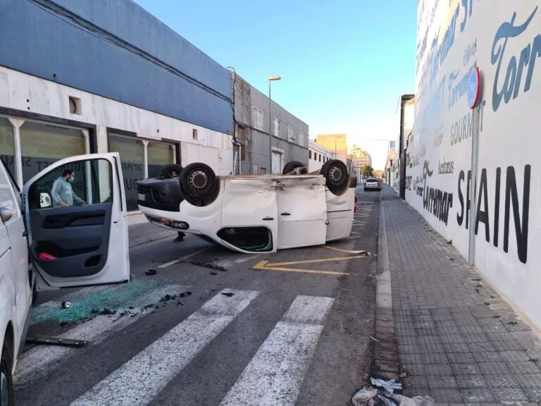 Aparatoso accidente en un cruce de Torrevieja