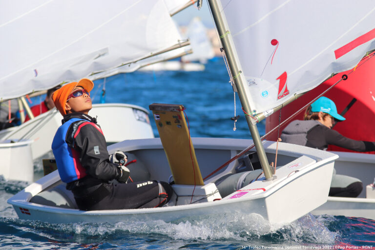 Weka Bhanubandh y Kosma Fragkiski conquistan el Trofeo Euromarina Optimist Torrevieja