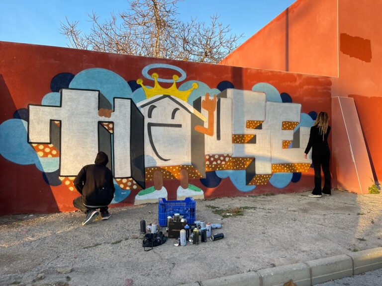 La memoria de “House” permanecerá entre nosotros gracias a un graffiti en las paredes el Vicente García