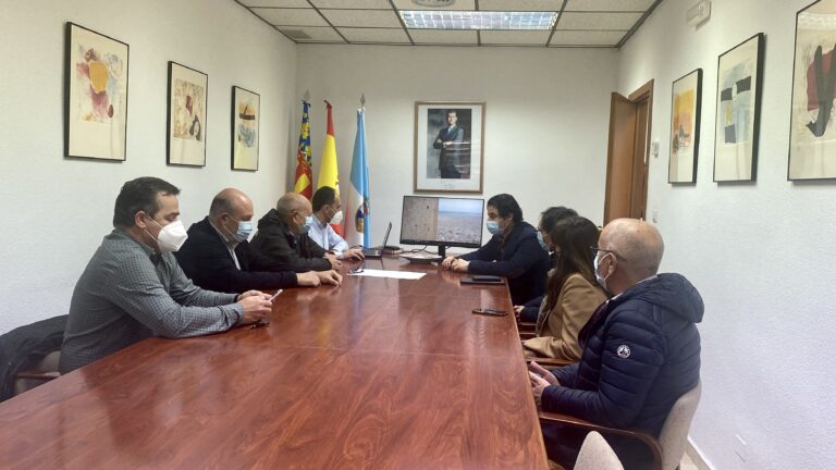 EL ALCALDE DE TORREVIEJA, EDUARDO DOLÓN, MANTIENE UNA REUNION DE TRABAJO CON EL DIRECTOR GENERAL DEL AGUA, MANUEL ALDEGUER