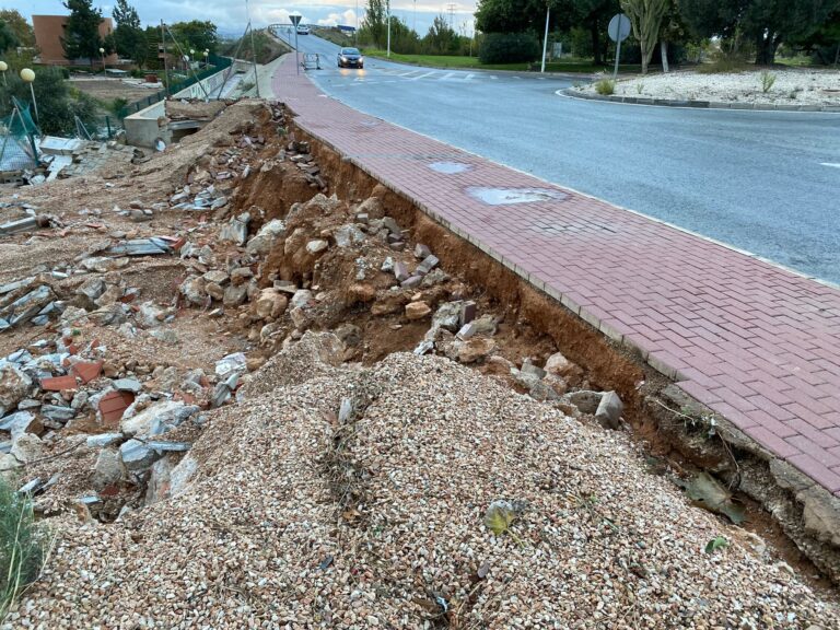 ADJUDICADA LA OBRA DE RECONSTRUCCIÓN DEL MURO DE CONTENCIÓN SITO EN LA AVENIDA DE VICTIMAS DEL TERRORISMO CON CALLE CESAR MATEO CID