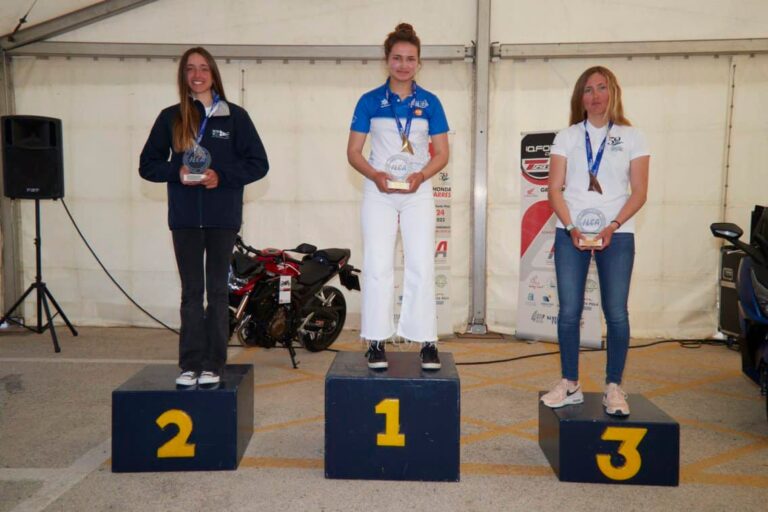 ADRIANA CASTRO CAMPEONA FEMENINA EN ILCA 4, BORJA PASTOR CAMPEÓN MASCULINO SUB16 EN ILCA 4, AINHOA GÓMEZ SUBCAMPEONA SUB16 EN ILCA4 Y GLORIA GIMÉNEZ BRONCE EN TECHNO PLUS EL CAMPEONATO AUTONÓMICO