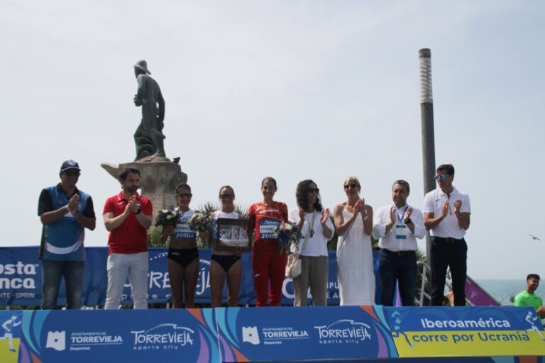 Cerca de 500 deportistas participan en la media maratón iberoamericana de Torrevieja y en la carrera de la mujer 5K