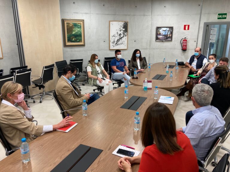 LOS ALCALDES DE TORREVIEJA Y PILAR DE LA HORADADA SE REÚNEN CON EL COMITÉ DE EMPRESA DEL HOSPITAL