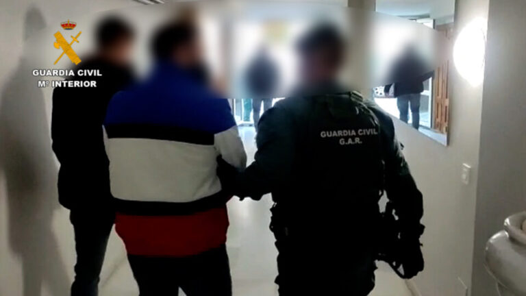 La Guardia Civil desarticula una banda criminal que botaba narcolanchas en la Vega Baja