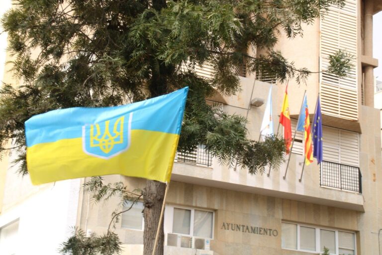 <strong>EL AYUNTAMIENTO CONCEDE UNA AYUDA EXTRAORDINARIA PARA LA ENTREGA DE ALIMENTOS Y PRODUCTOS DE PRIMERA NECESIDAD A LOS REFUGIADOS UCRANIANOS DESPLAZADOS A TORREVIEJA</strong>