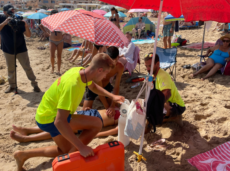 <strong>SIMULACRO DE SALVAMENTO MARÍTIMO Y SOCORRISMO EN LA PLAYA DE LA MATA</strong>