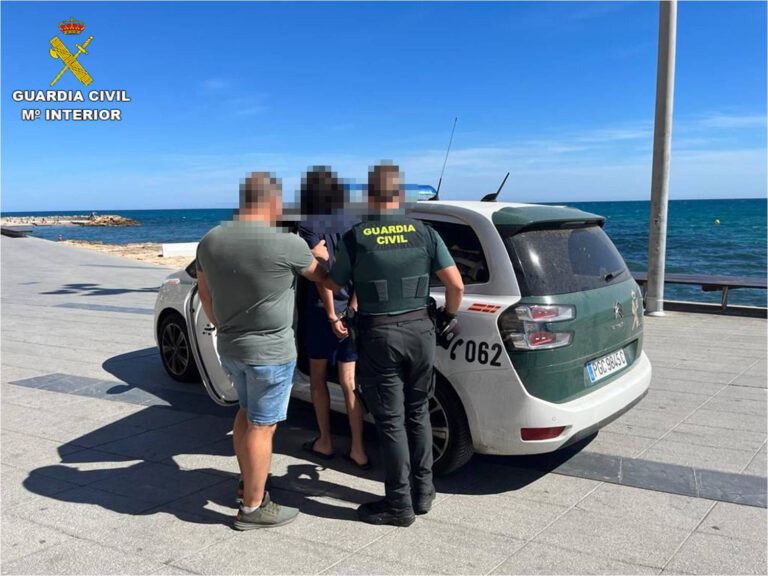 La guardia civil detiene a cuatro personas por una presunta agresión sexual a una joven en Torrevieja