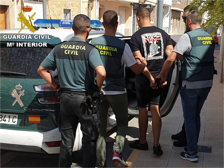 La Guardia Civil detiene a los presuntos autores de cinco atracos en joyerías, tres de ellos en Torrevieja
