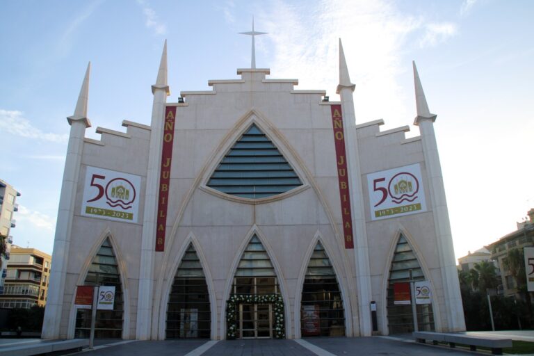 CON LA CEREMONIA DE APERTURA DE LA PUERTA SANTA SE INICIA EL AÑO JUBILAR COMEMRANDO EL 50 ANIVERSARIO DE LA PARROQUIA DEL SAGRADO CORAZÓN