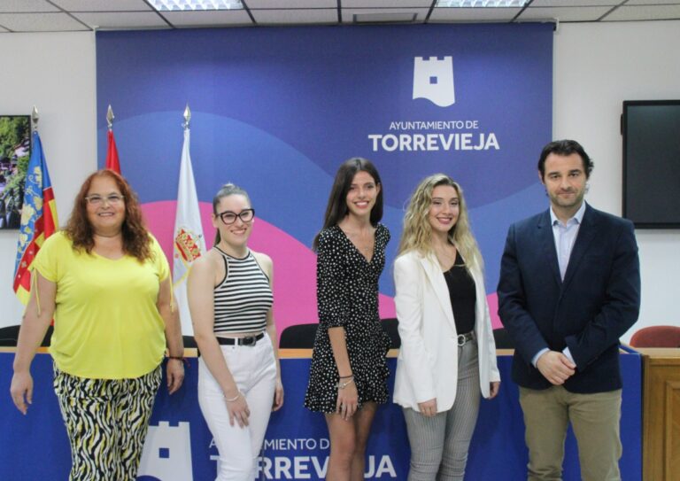 <strong>PRESENTADAS LAS INTEGRANTES DE LA CORTE SALINERA 2022/2023</strong>