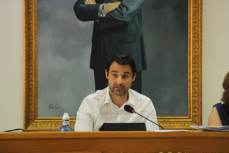 <strong>EL ALCALDE LAMENTA QUE EN SU PRIMERA VISITA A TORREVIEJA LA CONSELLERA DE IGUALDAD Y POLÍTICAS INCLUSIVAS NO SE HAYA REUNIDO CON LOS RESPONSABLES MUNICIPALES</strong>