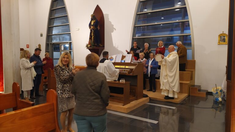 LA MISA DEL GALLO EN LA PARROQUIA DEL SAGRADO CORAZÓN SE HA VIVIDO DE FORMA ESPECIAL AL CELEBRARSE LOS 50 AÑOS COMO PARROQUIA Y EL AÑO JUBILAR