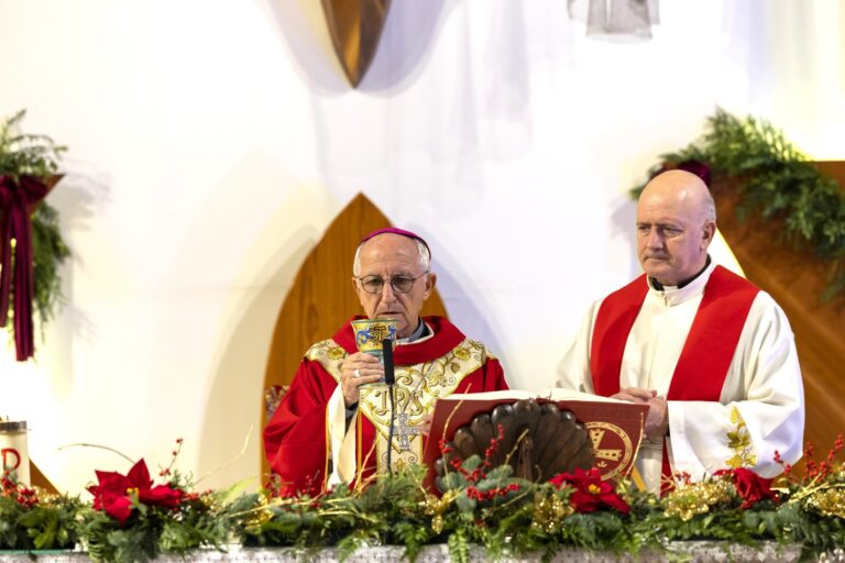 JESÚS GARCÍA BURILLO ADMINISTRADOR DIOCESANO DE LA DIÓCESIS DE ÁVILA PEREGRINA A LA PARROQUIA DEL SAGRADO CORAZÓN CON MOTIVO DEL AÑO JUBILAR 