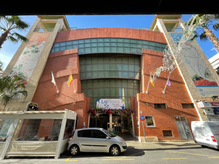 EL AYUNTAMIENTO ADQUIERE LA PLASA PARA CONVERTIRLO EN UN EDIFICIO MODERNO Y MÁS ABIERTO A LOS CIUDADANOS