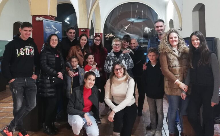Sorteo de obsequios entre los visitantes al museo de Historia Natural