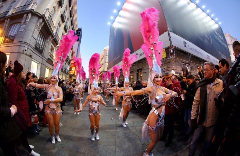 LA FIESTA DEL CARNAVAL DE TORREVIEJA DESFILA MAÑANA POR EL CENTRO DE MADRID