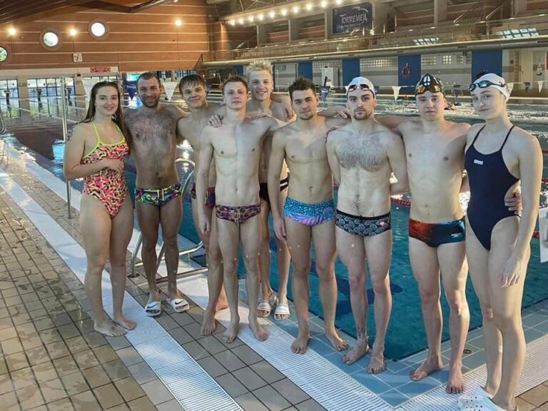 La Selección de Natación Ucraniana prepara sus competiciones internacionales en Torrevieja