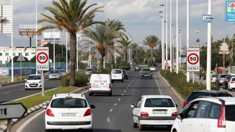 Fallece una persona tras colisionar su moto contra una palmera