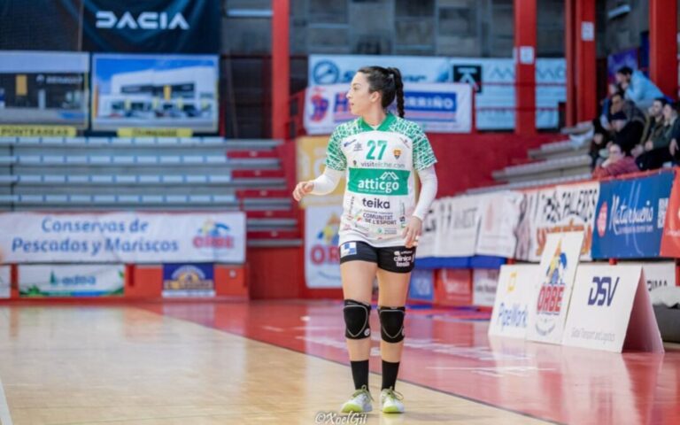 La torrevejense Paola Bernabé renueva por dos temporadas con el Atticgo BM Elche
