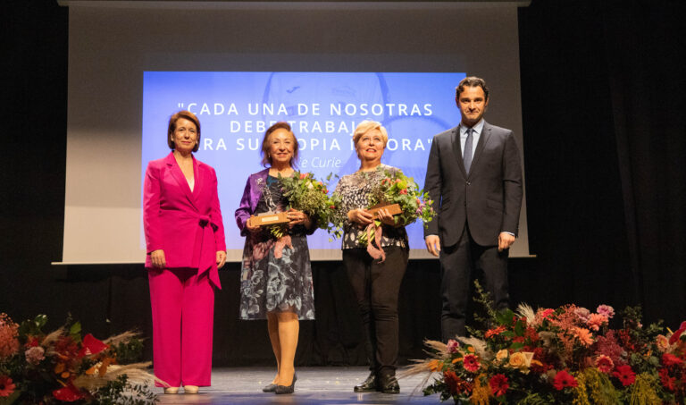 ENTREGADOS LOS PREMIOS DEL DÍA INTERNACIONAL DE LA MUJER, CONCEDIDOS POR EL AYUNTAMIENTO DE TORREVIEJA