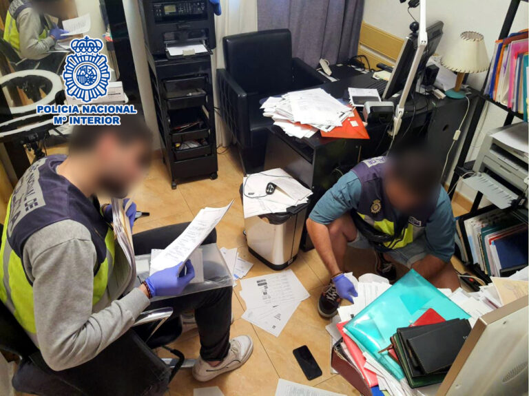 Cae un grupo criminal acusado de falsificación documental en Torrevieja