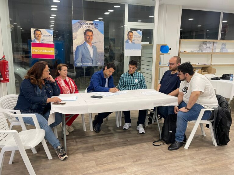 COMPROMISO ELECTORAL DE EDUARDO DOLÓN CON LOS REPRESENTANTES DE LA ASOCIACIÓN LGTBIQ+ “TORREVIEJA DIVERSA”