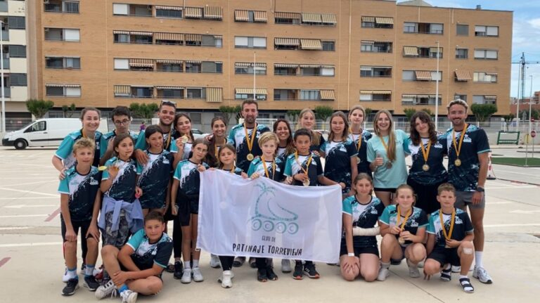 Lluvia de medallas para el equipo de competición del Club de Patinaje Torrevieja