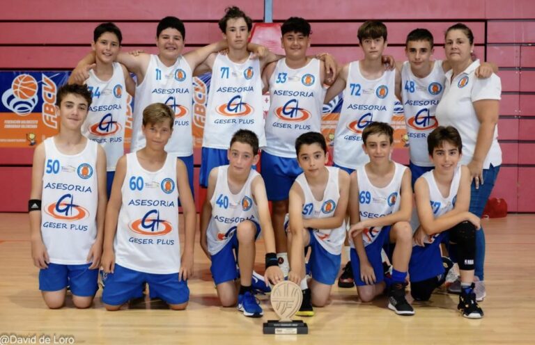 EL ALEVÍN MASCULINO GESER PLUS DE LA ESCUELA MUNICIPAL DE BALONCESTO DE TORREVIEJA CAMPEÓN TROFEO FEDERACIÓN