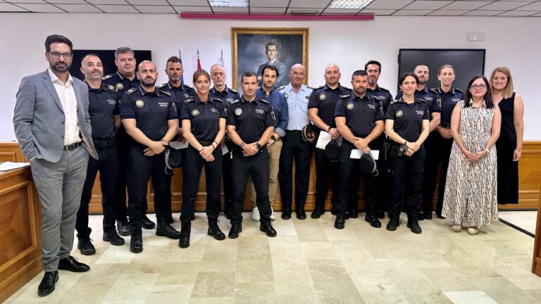 TOMAN POSESIÓN DE SUS CARGOS 15 POLICÍAS LOCALES (3 INTENDENTES, 3 OFICIALES Y 9 AGENTES)